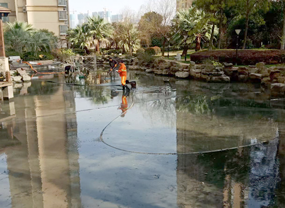 成华景观池淤泥清理